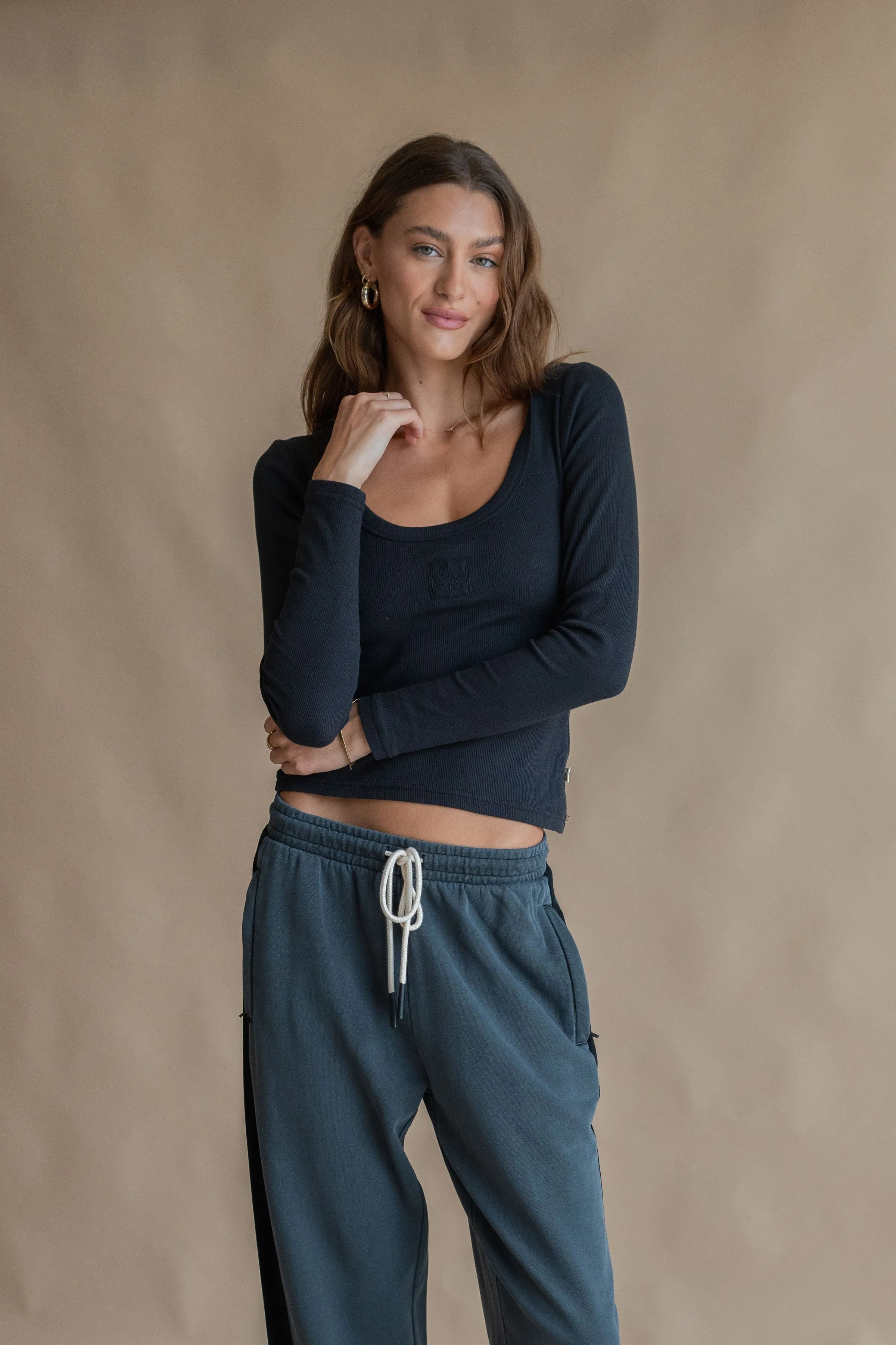 ARAMINTA JAMES Womens Monogram Long Sleeve Top Noir