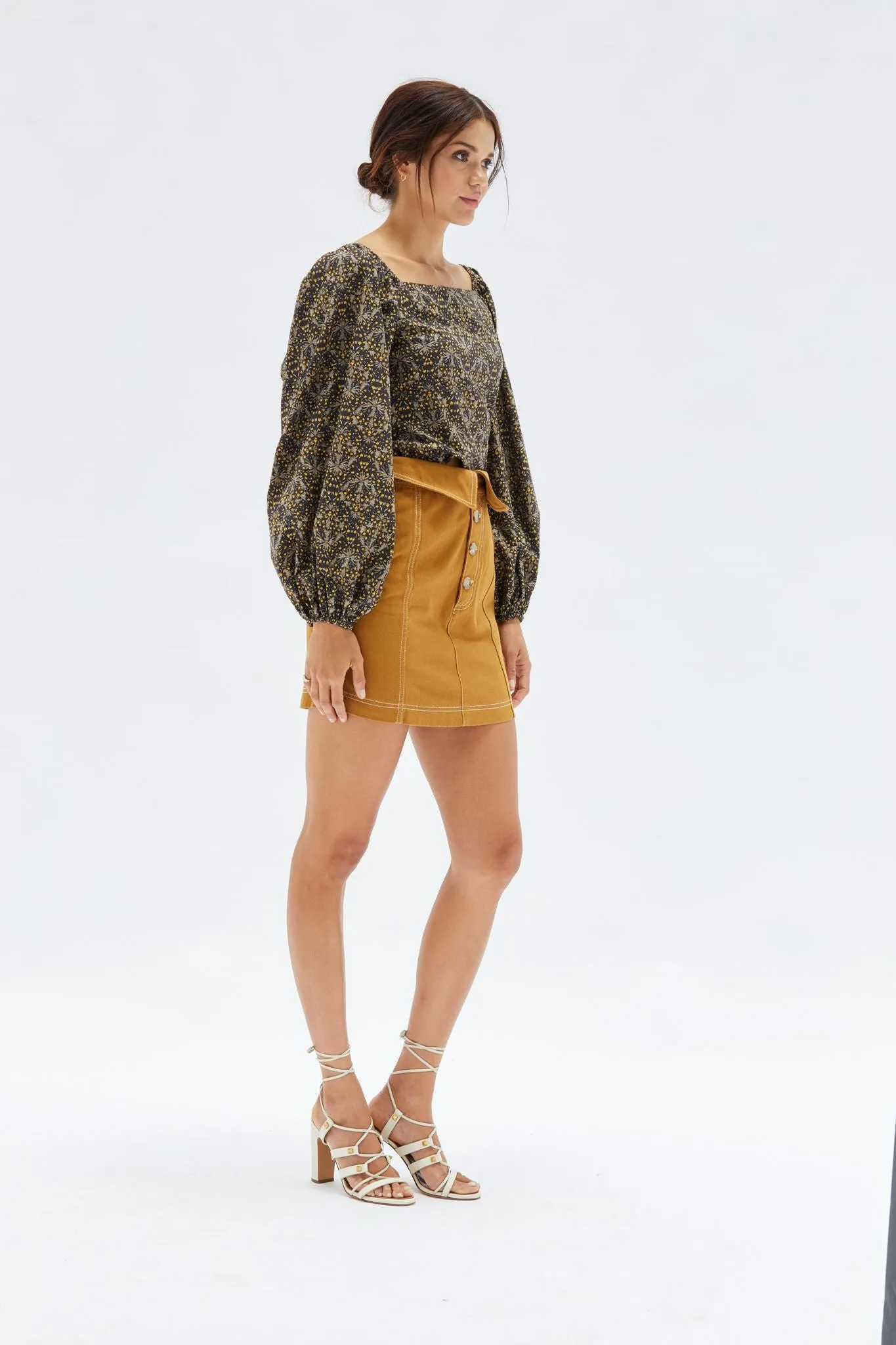 MINKPINK Womens Yasamin Puff Sleeve Top - Black/Gold