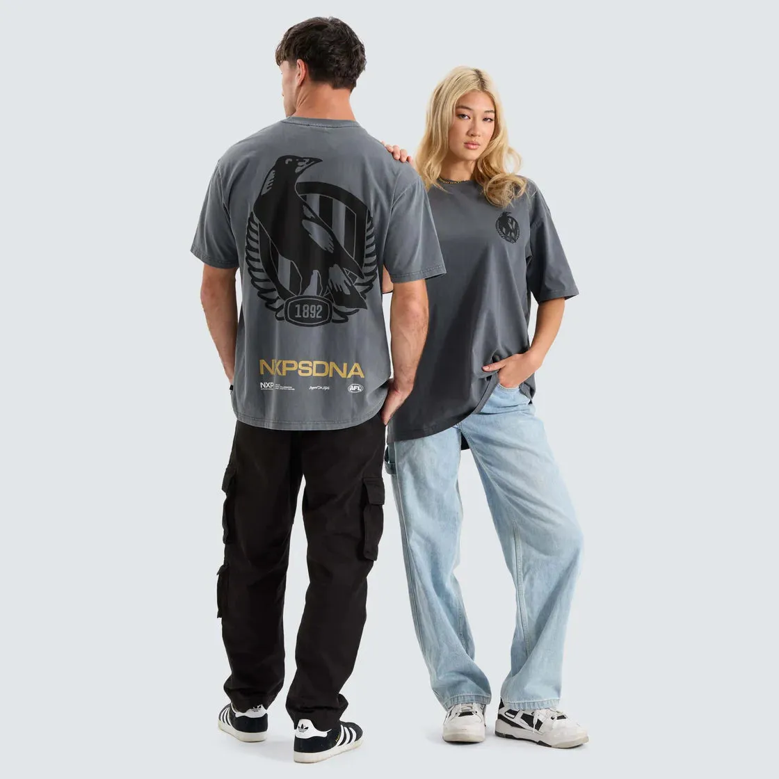 NENA & PASADENA  AFL Mens Collingwood Magpies Box Fit Tee Shirt - Pigment Charcoal