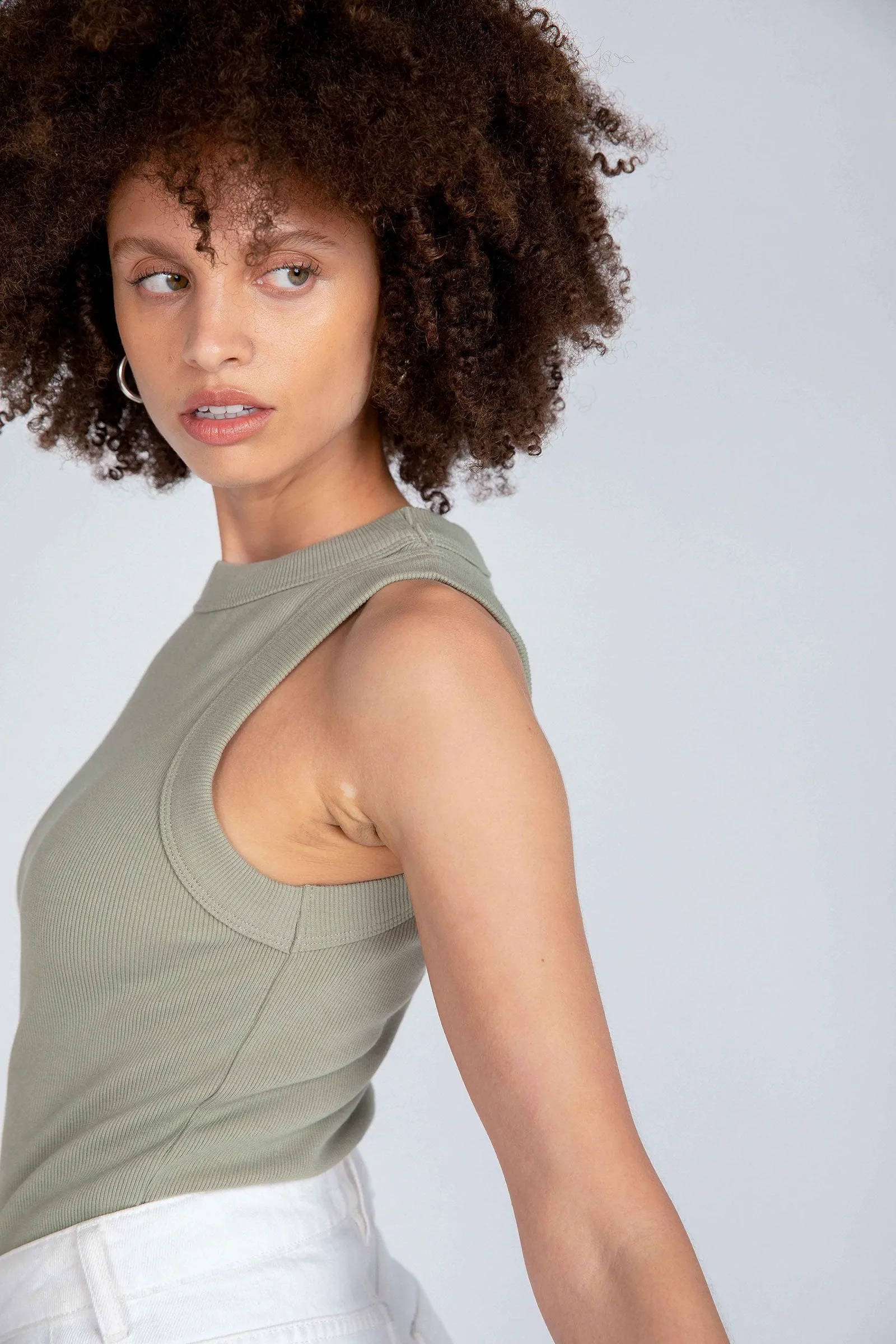 Neuw WOMENS JONESY SINGLET - OIL GREEN