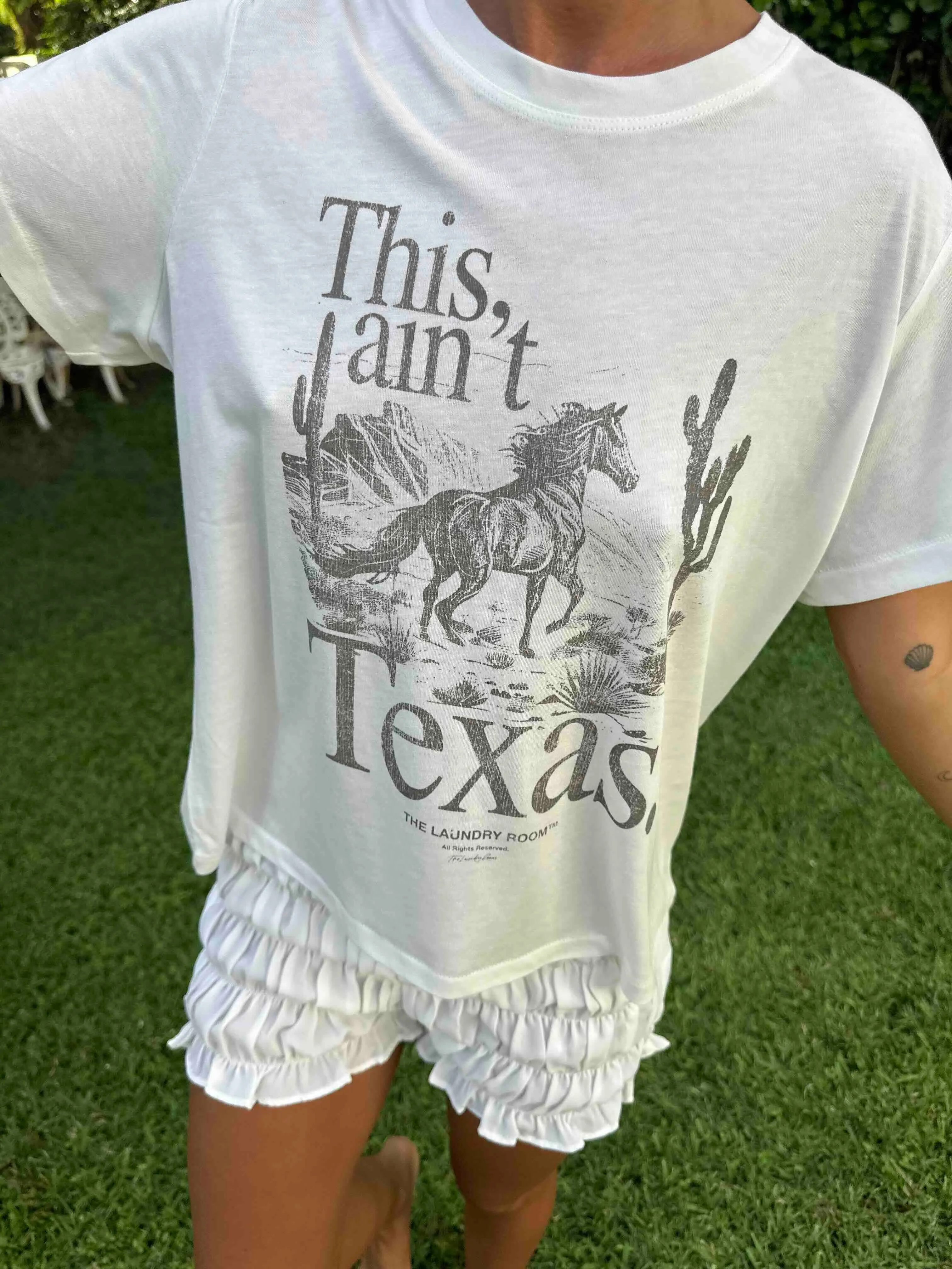 THE LAUNDRY ROOM Womens This Ain't Texas Stallion Perfect Tee - White